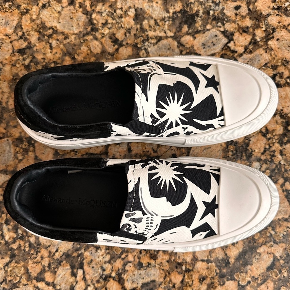 Mens Alexander McQueen Abstract Skull Slip-On Sneakers White/Black - Picture 6 of 11